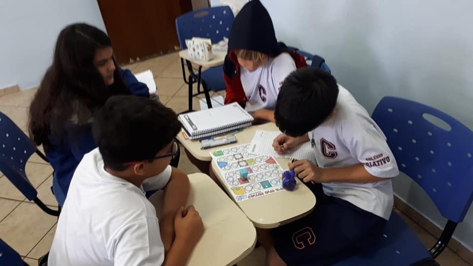 6°anos A e B praticando as horas em inglês